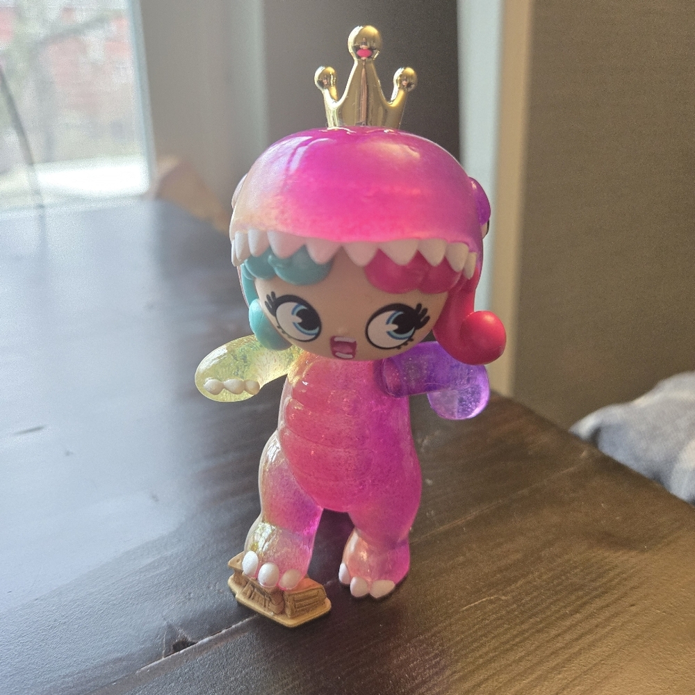 XOX KWEENIE Kween Of RAWR! Quirky Kweens Collectible Figure Toy Glitter Dino